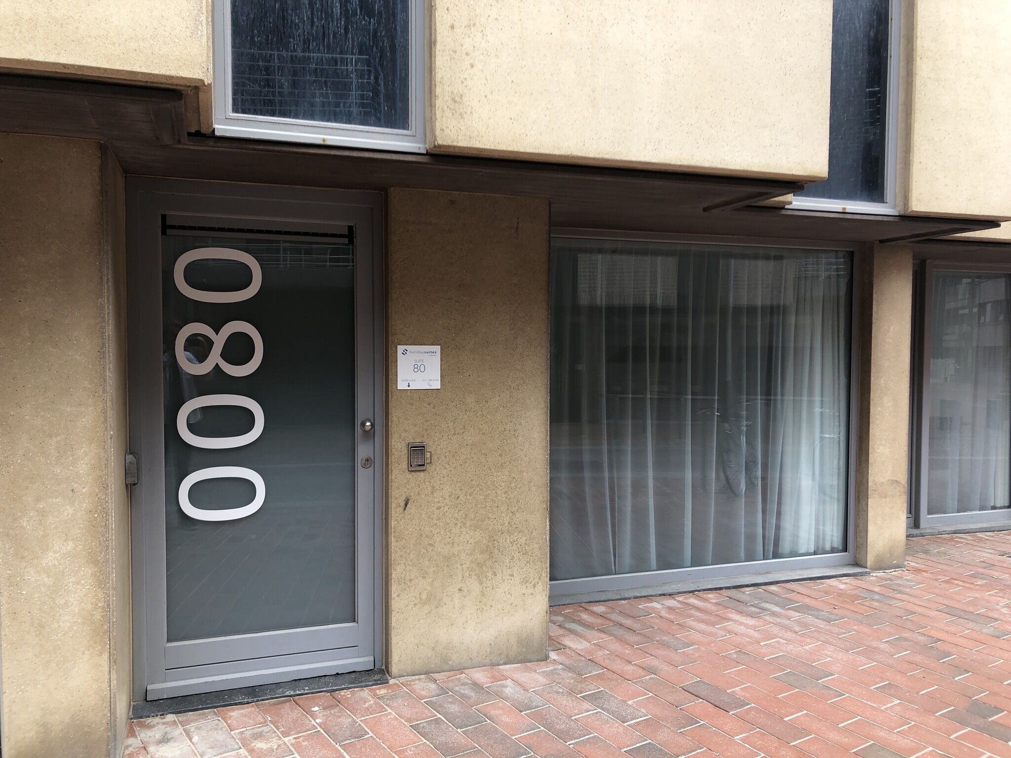 A building entrance with a door marked "0800".