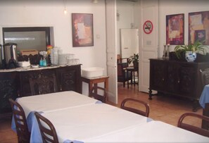 Free daily continental breakfast - Puerta del Sol Rooms (Madrid)