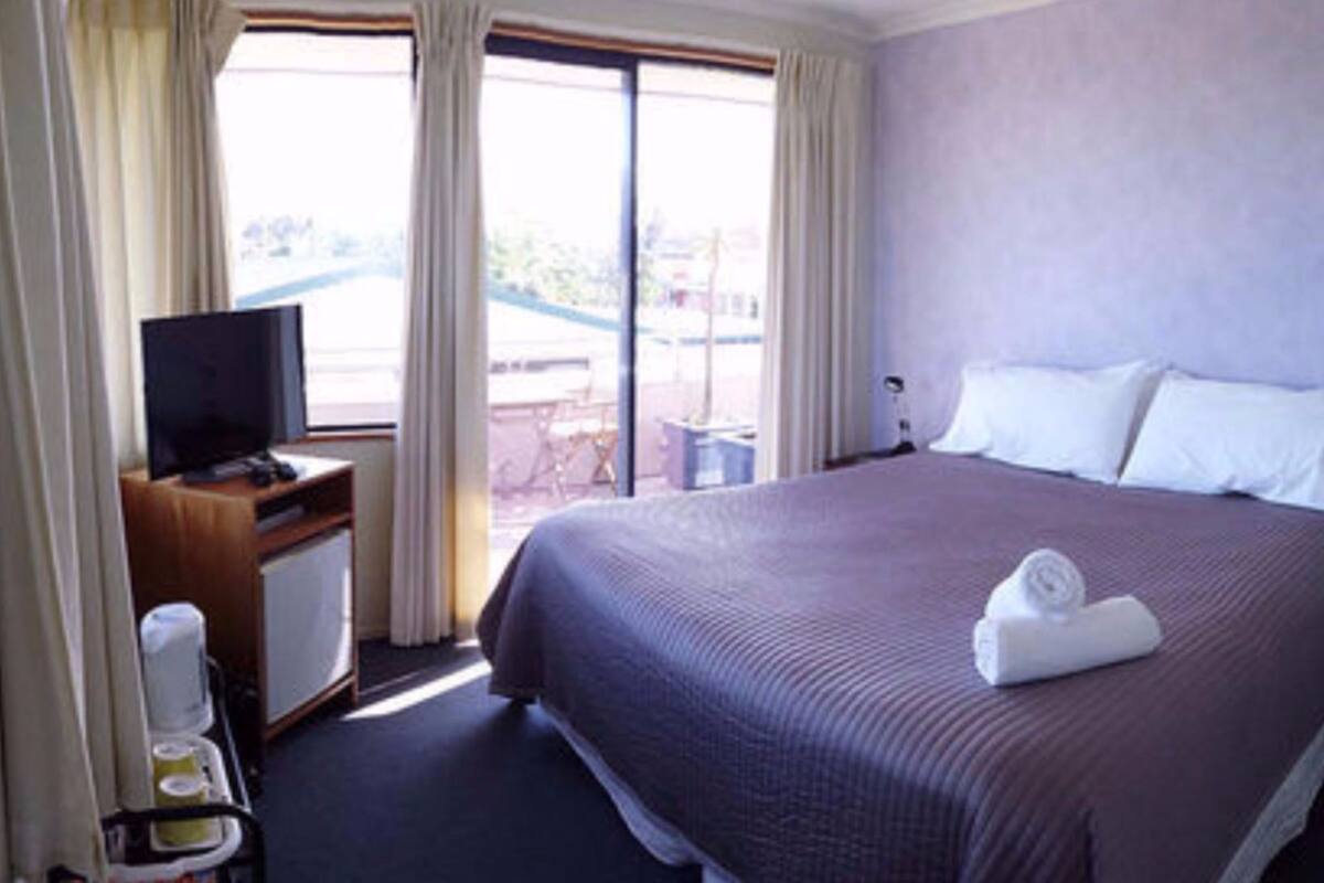 Basic-Zimmer, 1 Schlafzimmer, Nichtraucher, Balkon | 2 Schlafzimmer, Bügeleisen/Bügelbrett, kostenloses WLAN, Bettwäsche