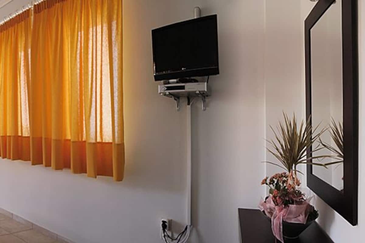 Studio | Seprai premium, meja kerja, kedap suara, dan setrika/meja setrika