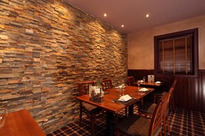 Breakfast, lunch, dinner served; local cuisine  - Northern Hotel Brechin (Brechin)