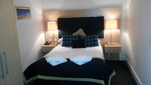 Premium bedding, desk, iron/ironing board, free WiFi
