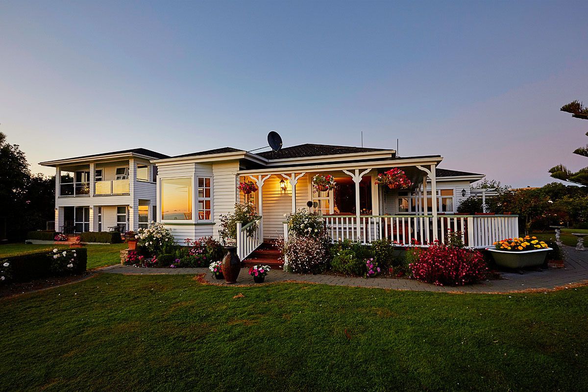 住宿正面 (夜晚)