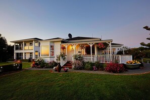 Façade de l’hébergement - soirée/nuit