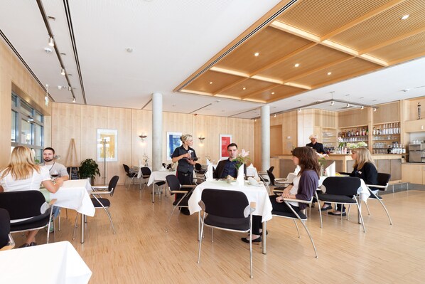 Lunch and dinner served, al fresco dining