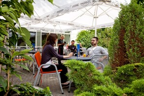 Lunch and dinner served, al fresco dining