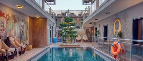 Seasonal outdoor pool, open 7:30 AM to 7:00 PM, free cabanas