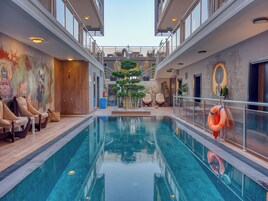 Seasonal outdoor pool, open 7:30 AM to 7:00 PM, free cabanas