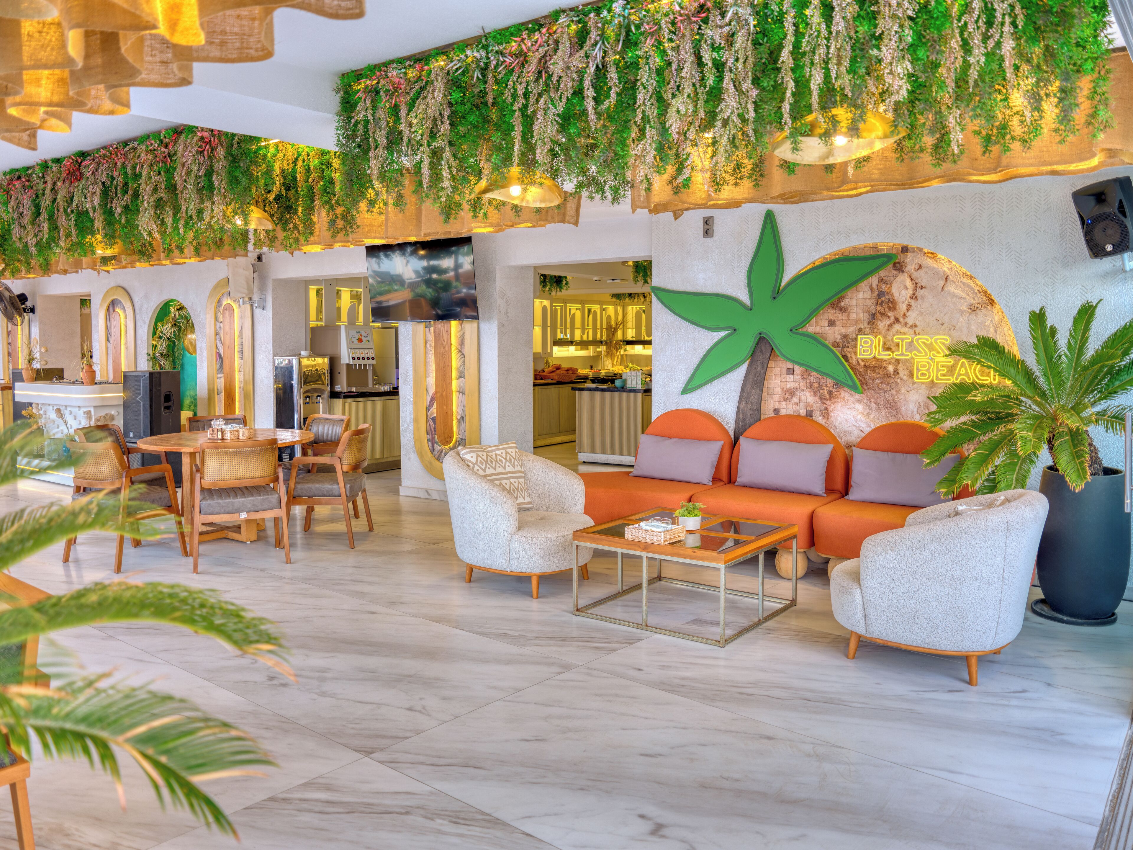 Breakfast and dinner served