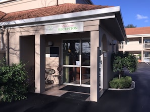 Property entrance - Tuscana Motor Lodge (Christchurch)