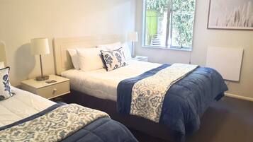 Apartment, 2 Bedrooms | Desk, soundproofing, iron/ironing board, free cots/infant beds