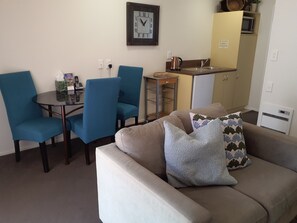 Huoneisto, 1 makuuhuone, poreamme | Oleskelualue | LCD-televisio