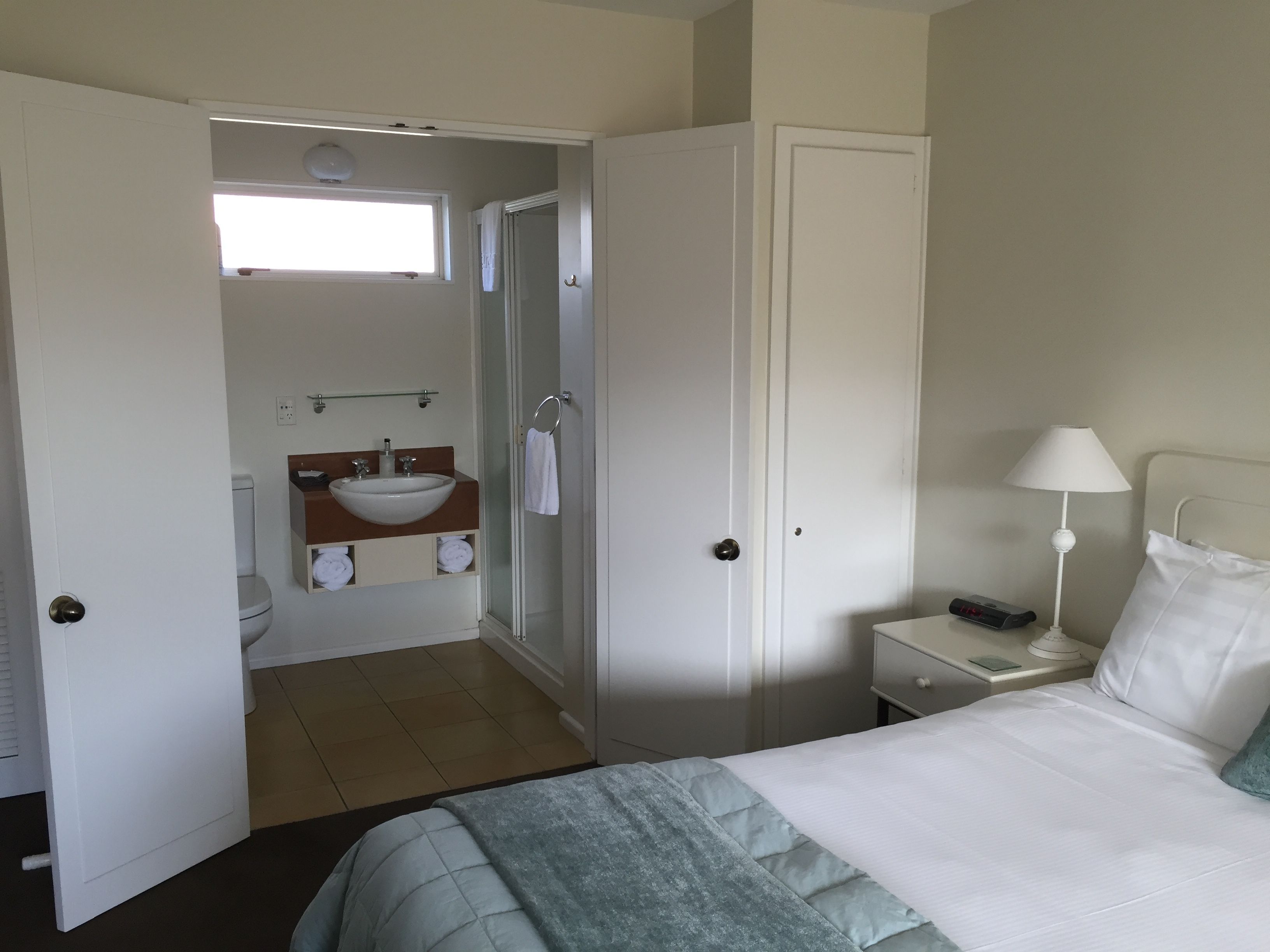 Studio, 1 Queen Bed | Bathroom