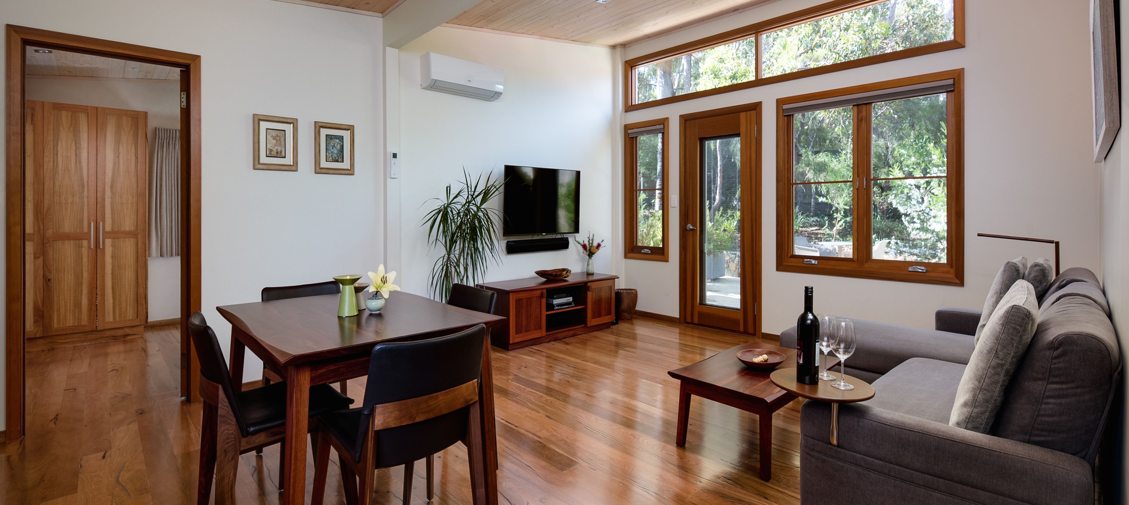 Luxury-Villa, 1 King-Bett, Whirlpool (Mira) | Wohnzimmer | Flachbildfernseher, DVD-Player, iPod-Dockingstation