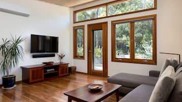 Luxury-Villa, 1 King-Bett, Whirlpool (Mira) | Wohnzimmer | Flachbildfernseher, DVD-Player, iPod-Dockingstation