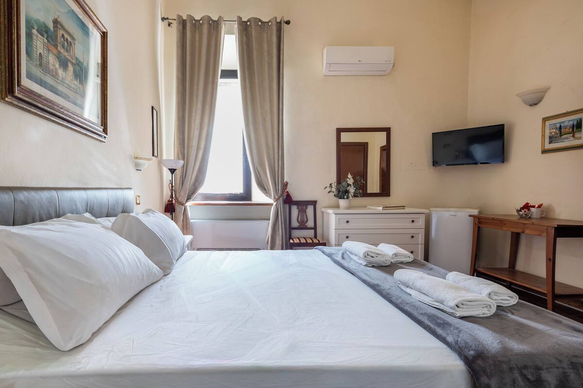 Minibar, in-room safe, iron/ironing board (on request)