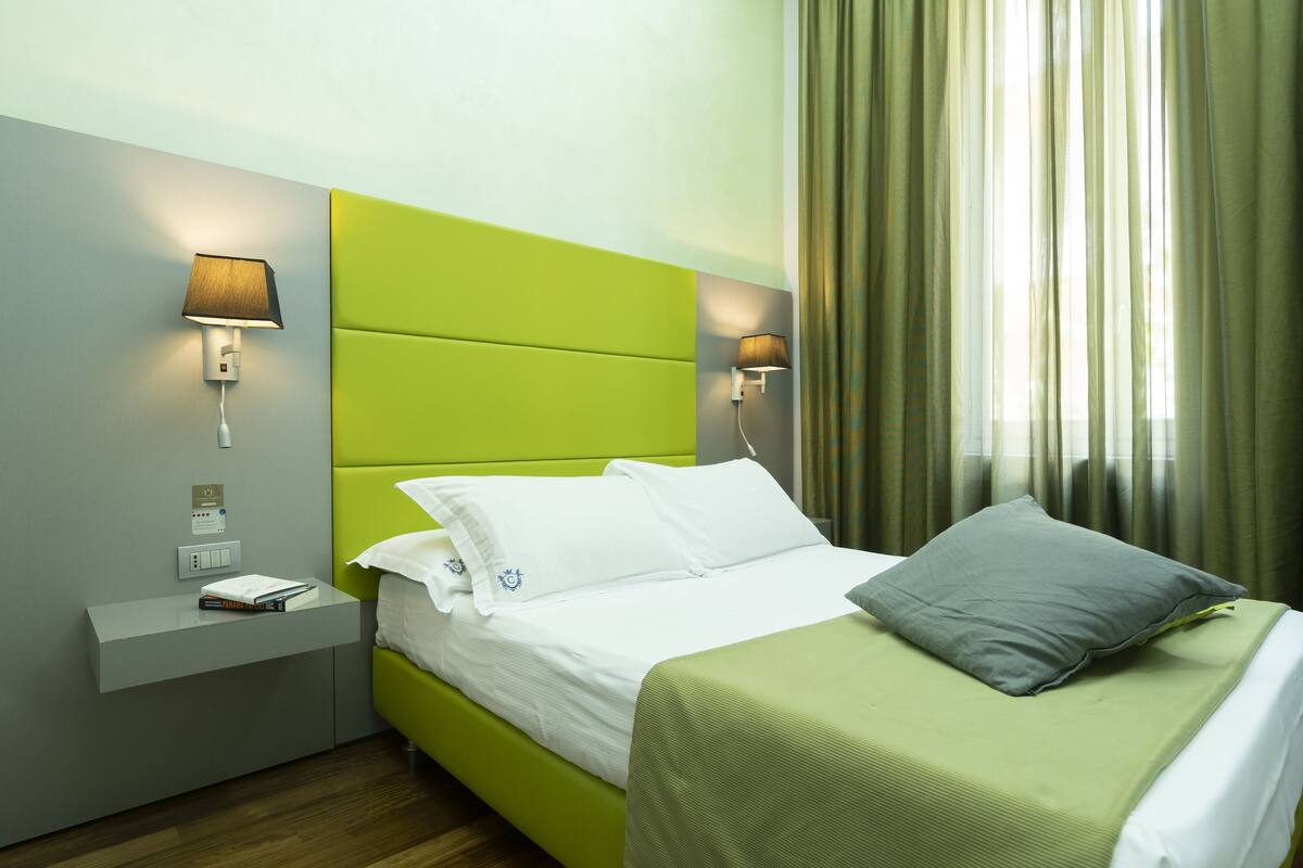 Economy Double Room | Minibar, in-room safe, desk, laptop workspace