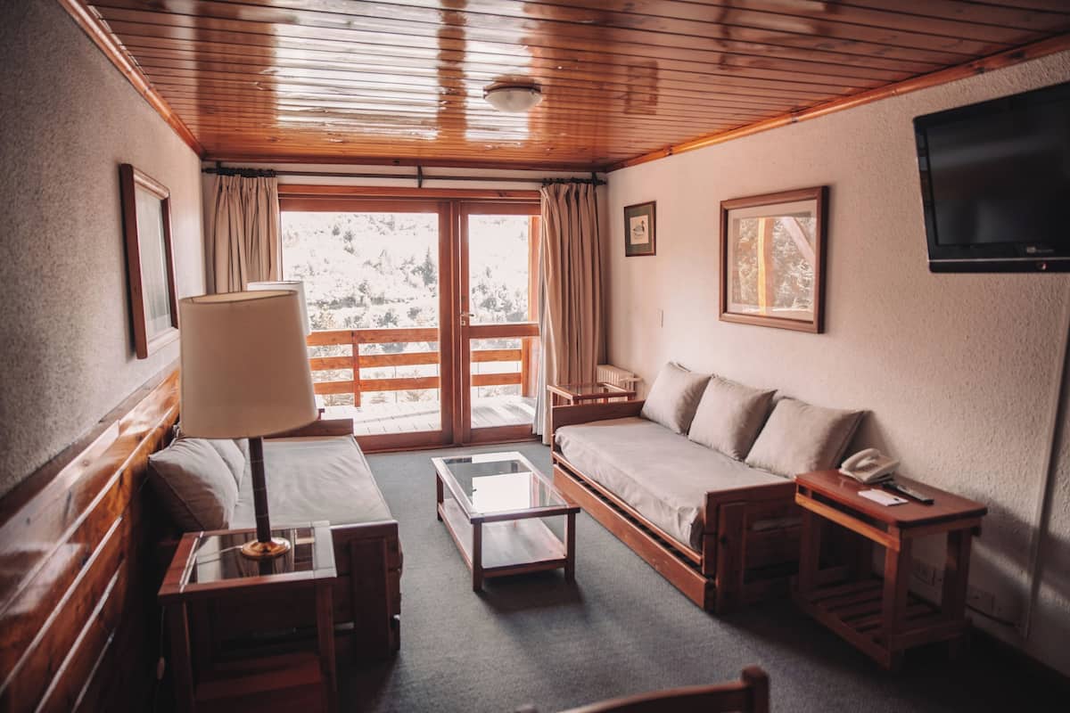 1 bedroom, premium bedding, minibar, in-room safe