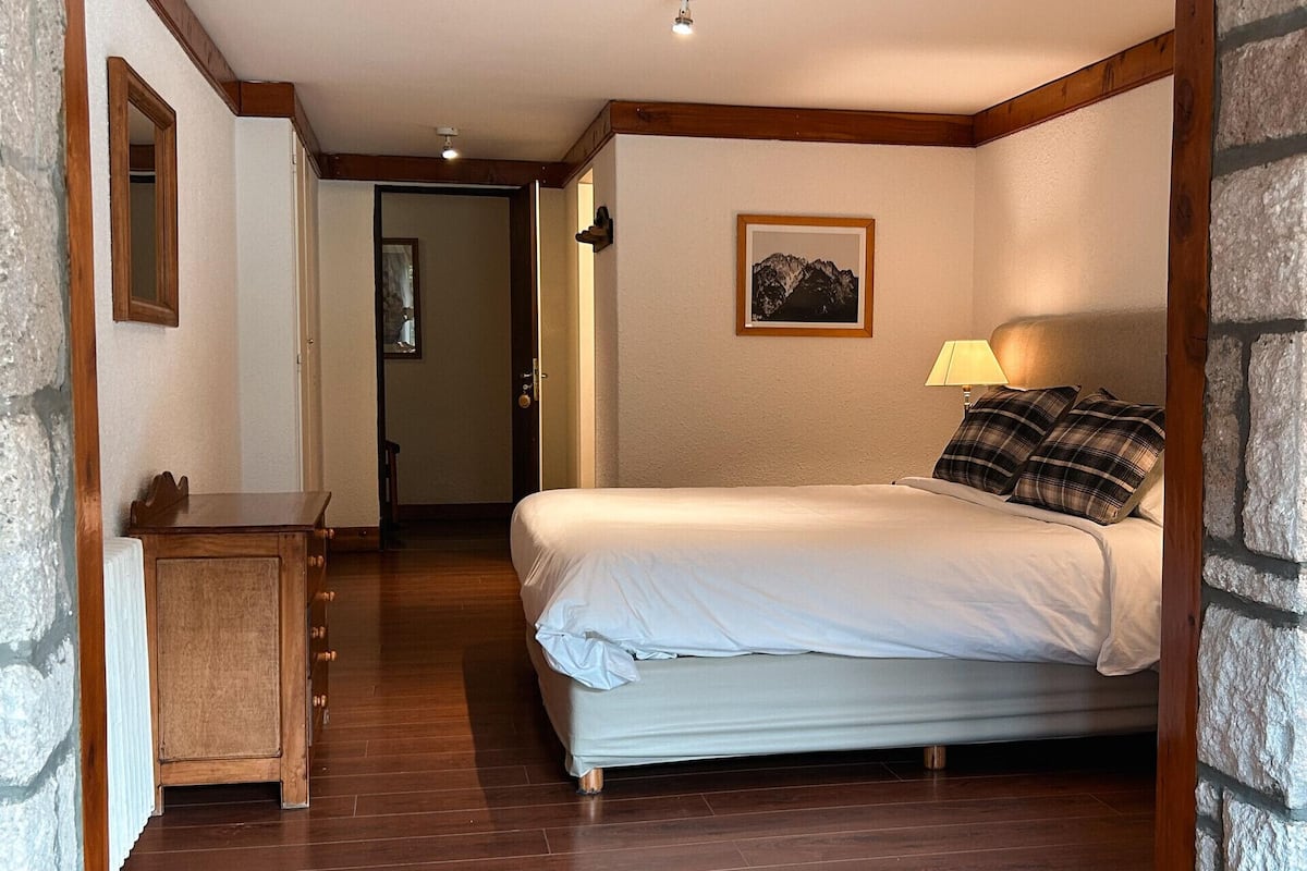 1 sovrum, sängtillbehör av högsta kvalitet och minibar
