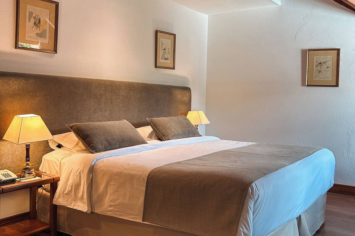 Superior | Hochwertige Bettwaren, Minibar, Zimmersafe, Verdunkelungsvorhänge