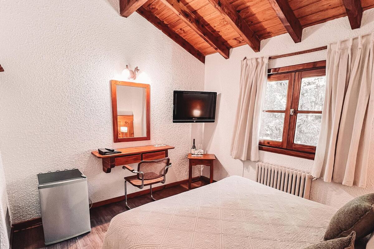 1 bedroom, premium bedding, minibar, in-room safe