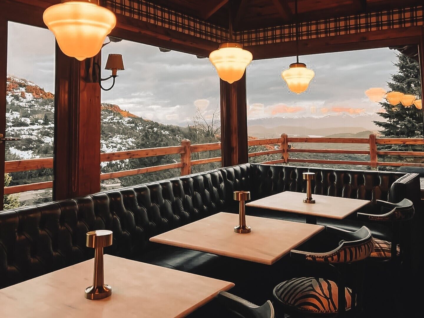 2 间餐厅，供应早餐、午餐和晚餐，无国界融合菜