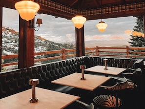 2 restaurants, breakfast, lunch, dinner served; Fusion cuisine - Hotel Catedral Patagonia Ski & Wellness (San Carlos de Bariloche)