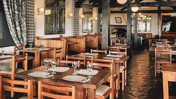 2 restaurants, breakfast, lunch, dinner served; Fusion cuisine