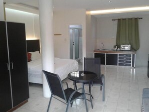 迷你吧、特色家居、遮光窗帘、床单