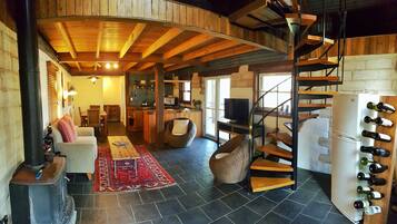 Comfort Cabin, 1 Queen Bed, Hot Tub, River View | Private kitchen | Fridge, microwave, stovetop, coffee/tea maker