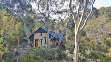 Comfort Cabin, 1 Queen Bed, Hot Tub, River View | 1 bedroom, individually decorated, individually furnished