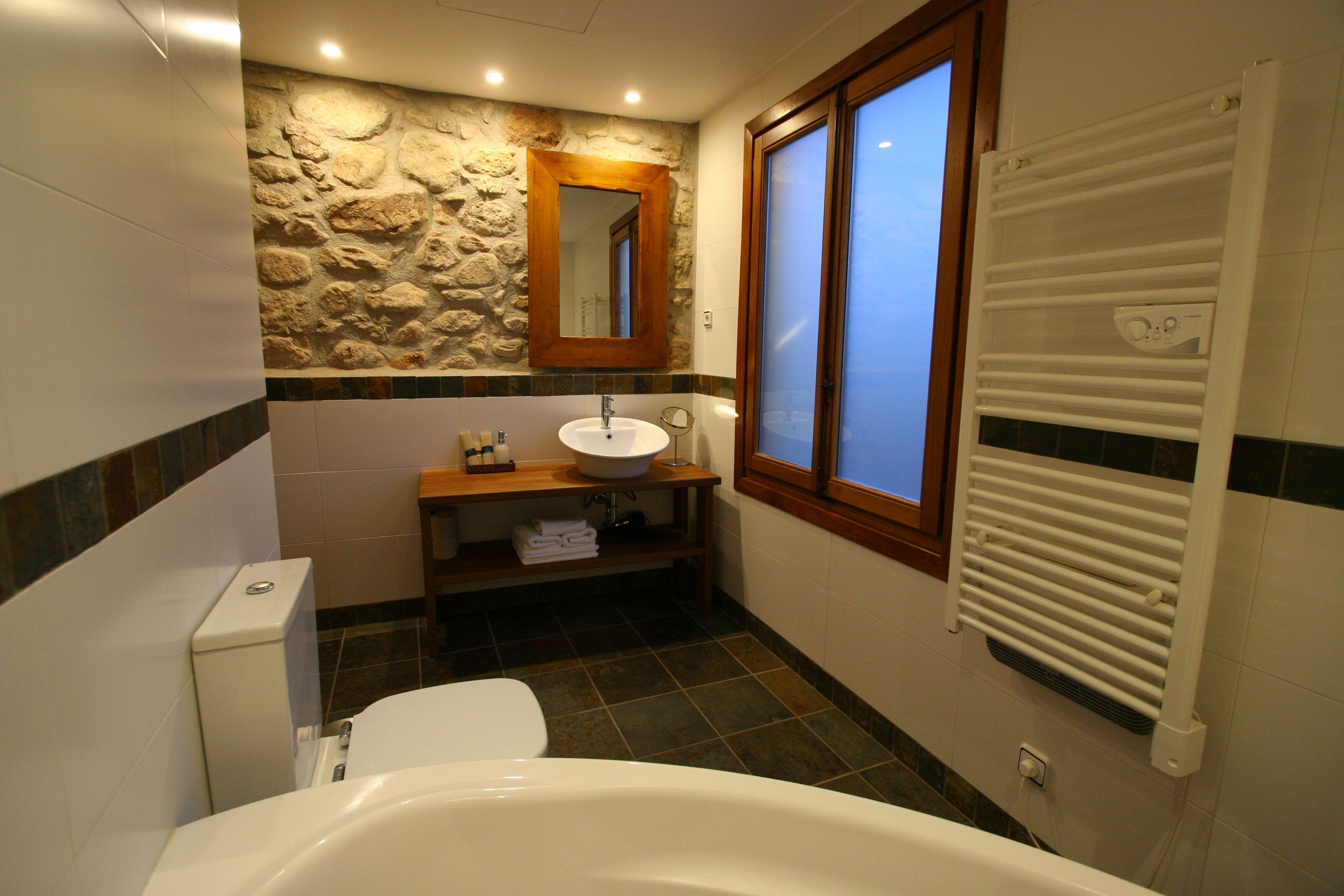 suite | bathroom | rainfall showerhead, eco-friendly toiletries, hair dryer, towels
