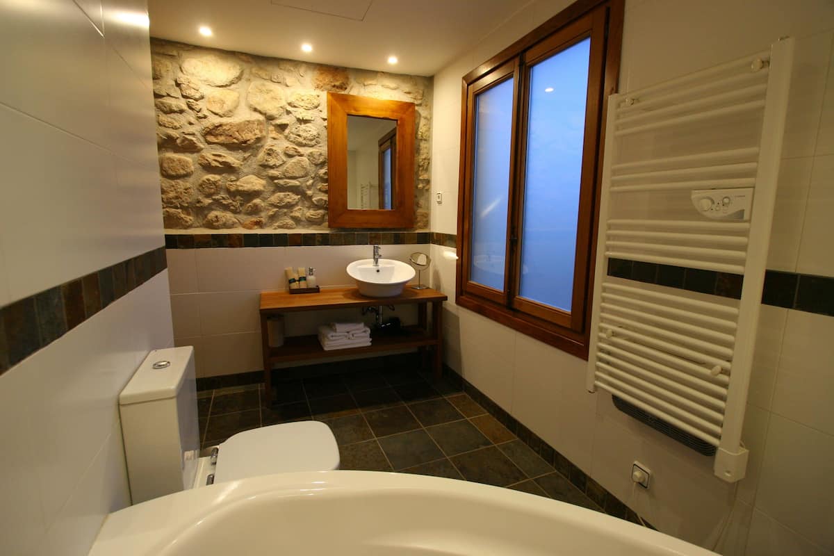 suite | bathroom | rainfall showerhead, eco-friendly toiletries, hair dryer, towels