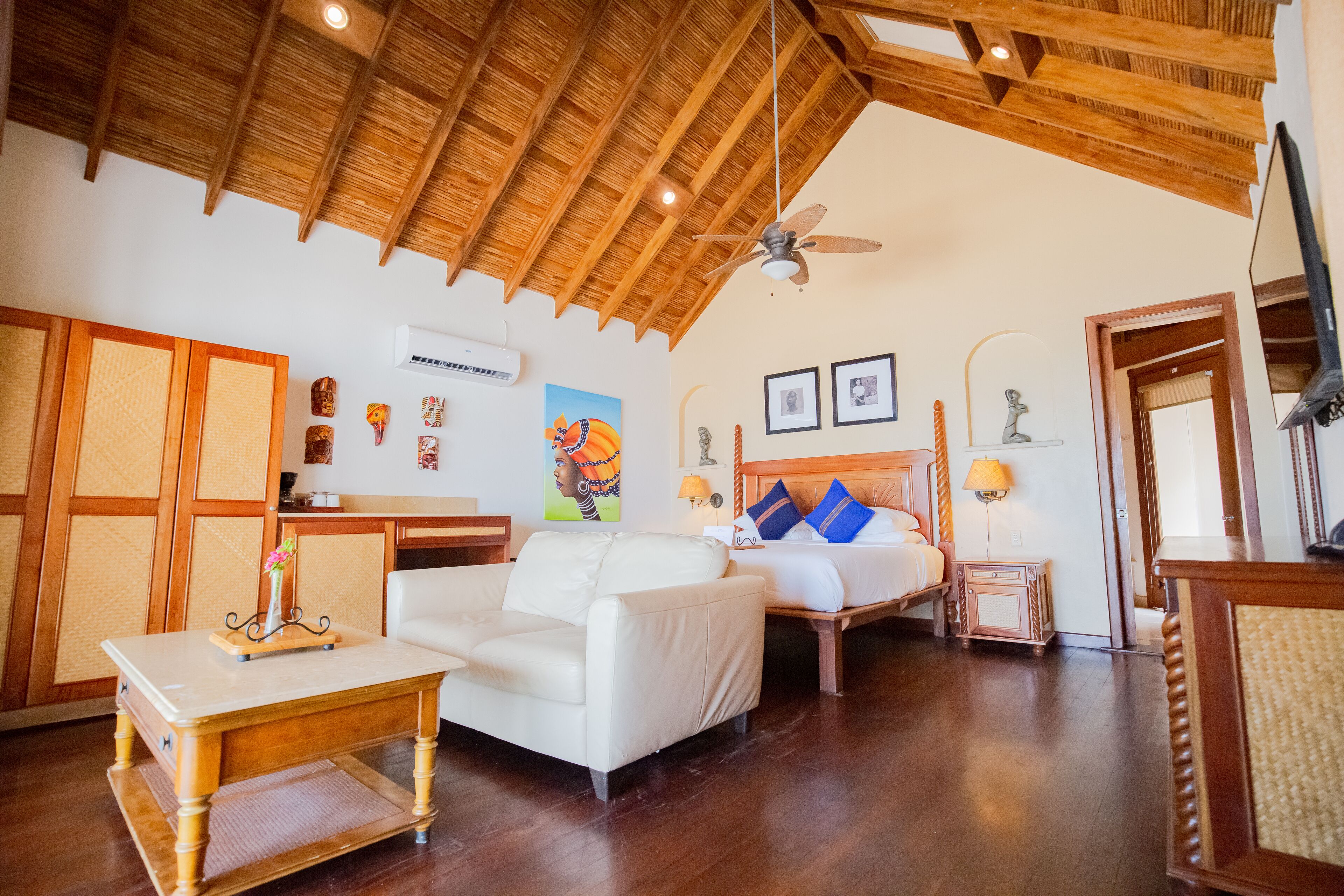 beachfront cottage | living area | 42-inch lcd tv with cable channels, tv