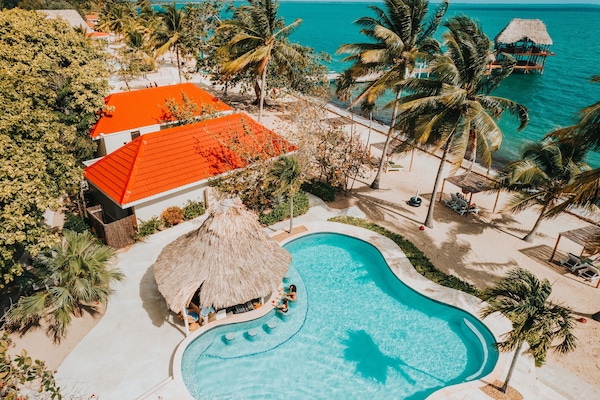 2 piscinas al aire libre, sombrillas, sillones reclinables de piscina