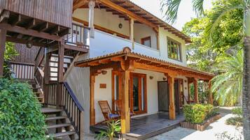 Seaview Deluxe | Hochwertige Bettwaren, Daunenbettdecken, Pillowtop-Betten, Zimmersafe