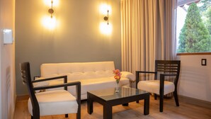 Junior Suite, 1 King Bed, Non Smoking | Premium bedding, minibar, in-room safe, free WiFi - Hotel Faranda Bolivar Cucuta, a member of Radisson Individuals (San José de Cúcuta)
