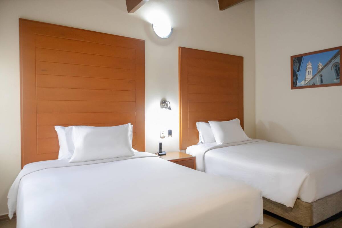 Executive-Zimmer, 2 Queen-Betten, Nichtraucher | Hochwertige Bettwaren, Minibar, Zimmersafe, kostenloses WLAN