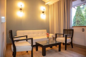 Junior Suite, 1 King Bed, Non Smoking | Premium bedding, minibar, in-room safe, free WiFi - Hotel Faranda Bolivar Cucuta, a member of Radisson Individuals (San José de Cúcuta)