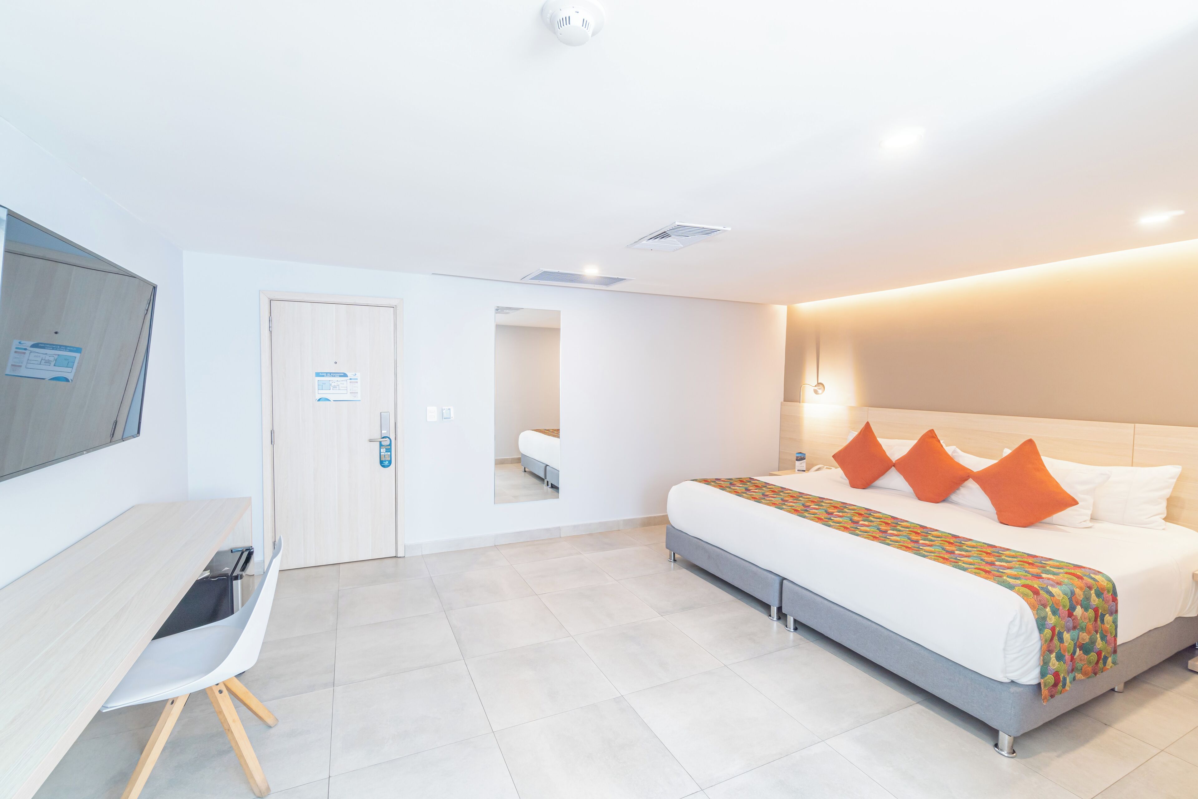 suite, 1 king bed, non smoking | 1 bedroom, in-room safe, desk, blackout curtains