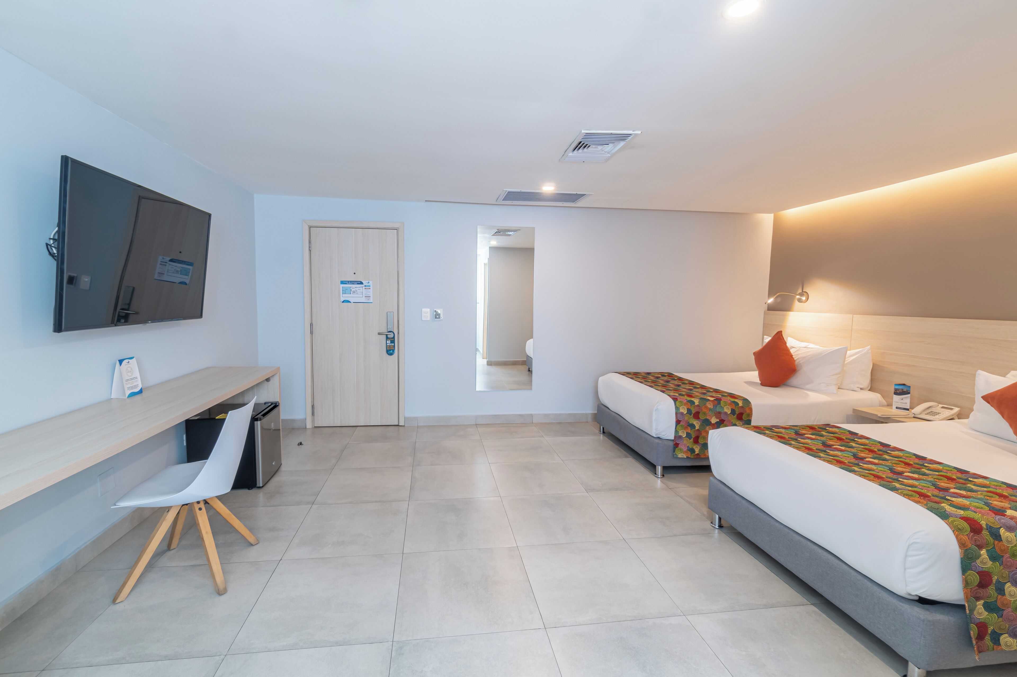 suite, 1 king bed, non smoking | 1 bedroom, in-room safe, desk, blackout curtains