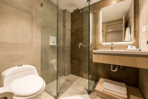 Dusche, Regendusche, kostenlose Toilettenartikel, Haartrockner