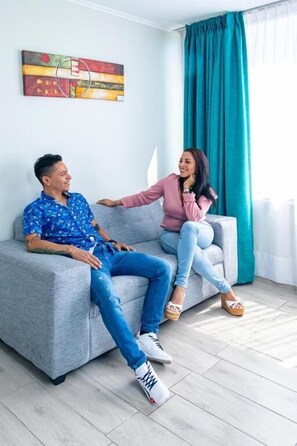 Departamento superior | Área de sala de estar | Televisión de pantalla plana de 24 pulgadas con canales por cable