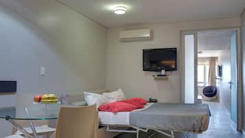 Pillowtop-bedden, een minibar, een kluis op de kamer, een bureau