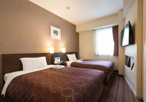 Down duvets, desk, laptop workspace, blackout curtains - Daiichi Fuji Hotel (Nagoya)