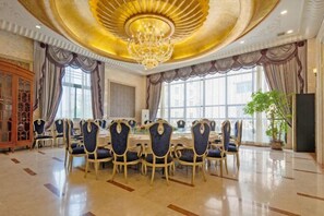 2 restaurants, breakfast, lunch, dinner served; Chinese cuisine - Treasure Island Hotel (Wenzhou)