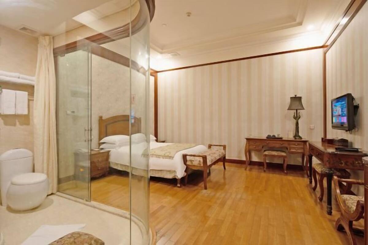 Premium bedding, down comforters, pillowtop beds, minibar