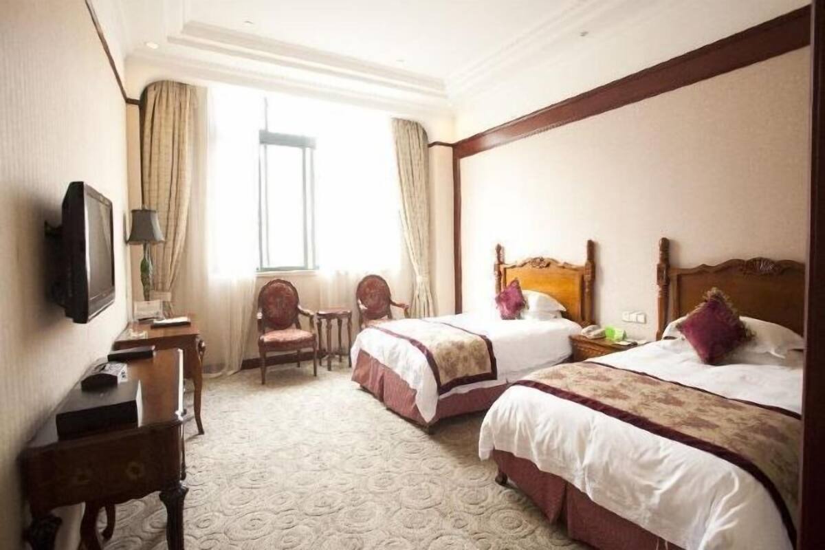 Ropa de cama de alta calidad, edredón, camas con pillow-top y minibar