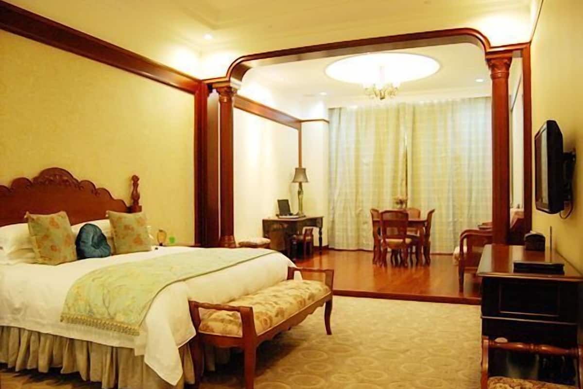 Hochwertige Bettwaren, Daunenbettdecken, Pillowtop-Betten, Minibar