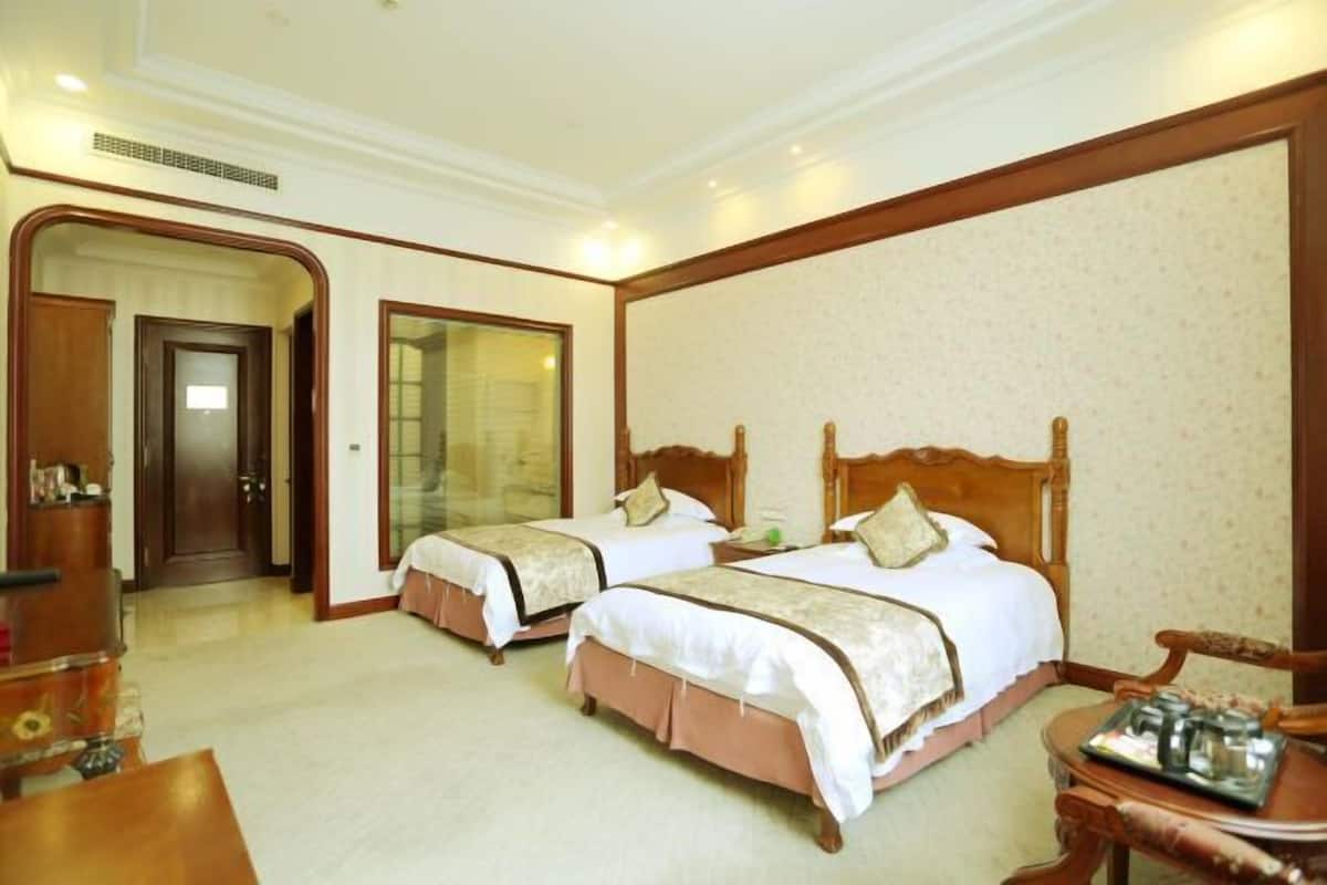 Hochwertige Bettwaren, Daunenbettdecken, Pillowtop-Betten, Minibar